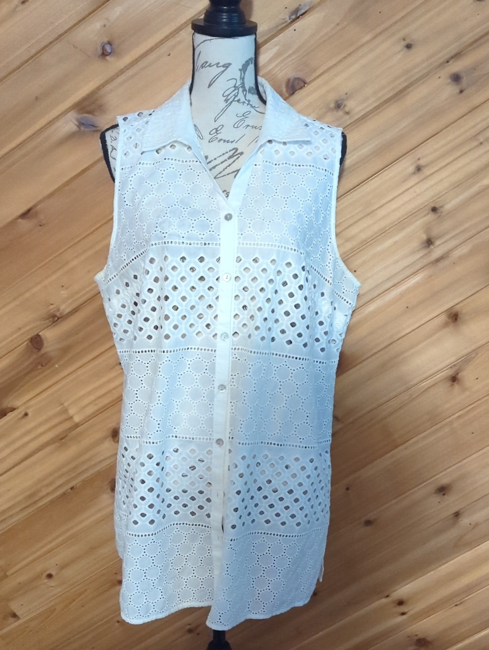Chico's White Eyelet Sleeveless Button-Down Shirt